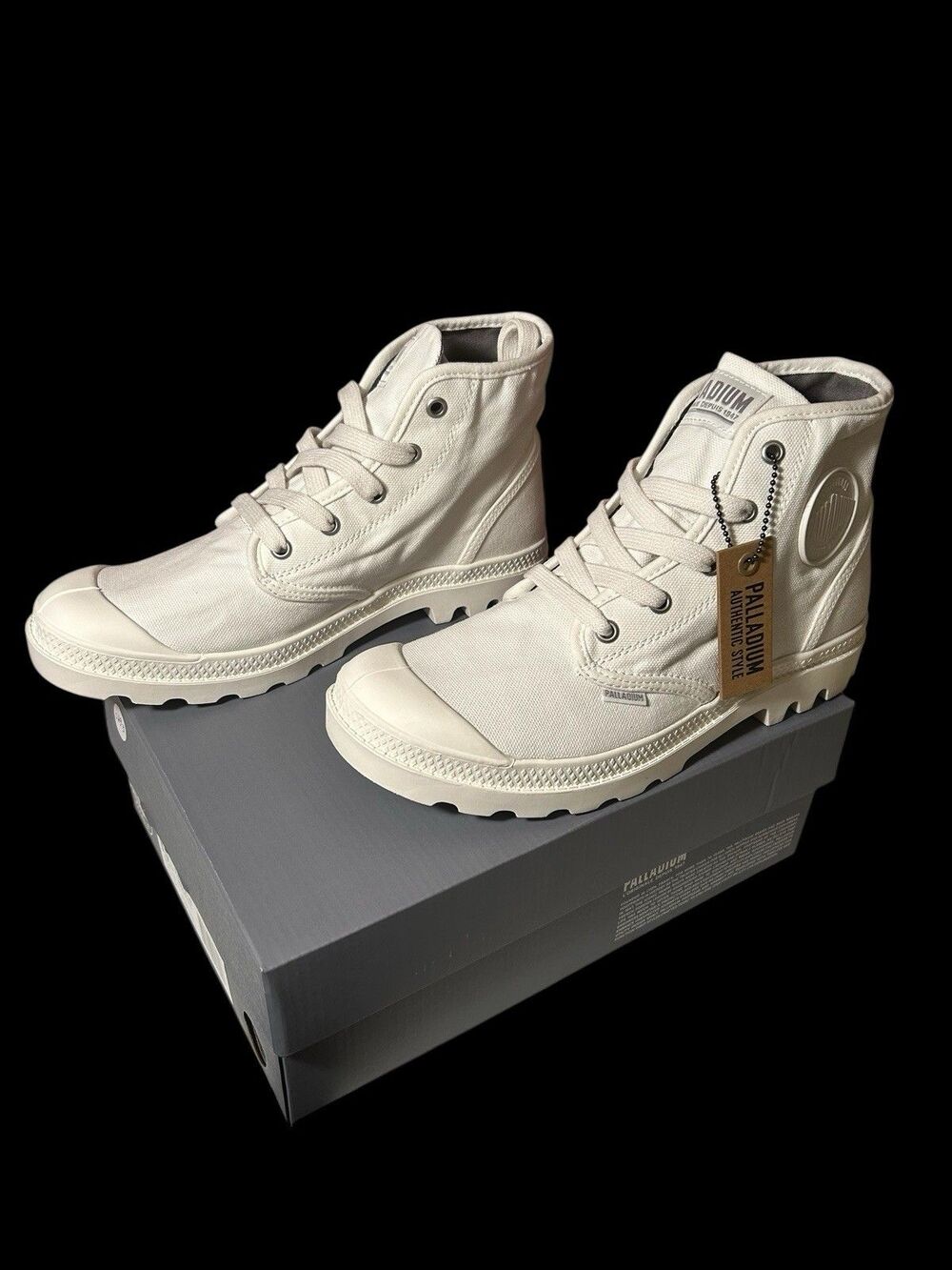 Palladium Boots Womens Med Star White Pampa Hi Top Lace Up New in Box Size 10
